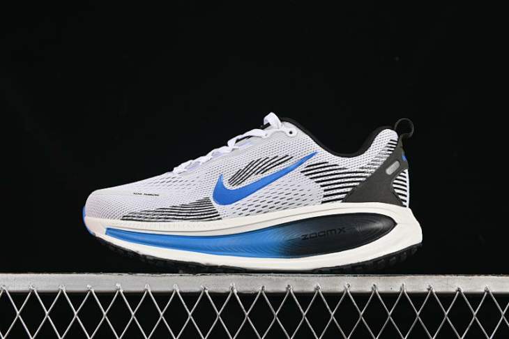 Picture of Nike Vomero 18 _SKUfw20771607575841769fw